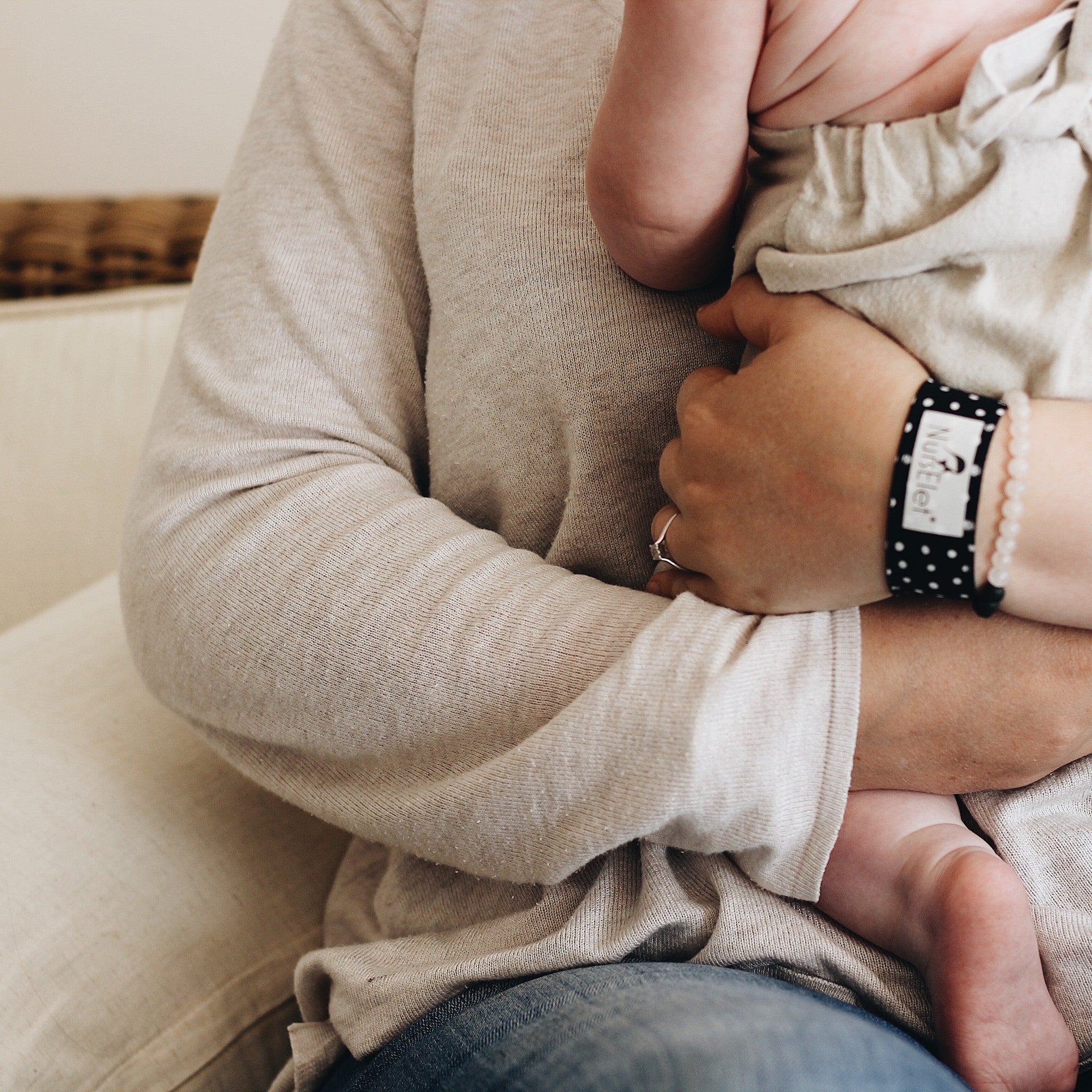 Breastfeeding Bracelet Nurselet - Monochrome Dots lifestyle