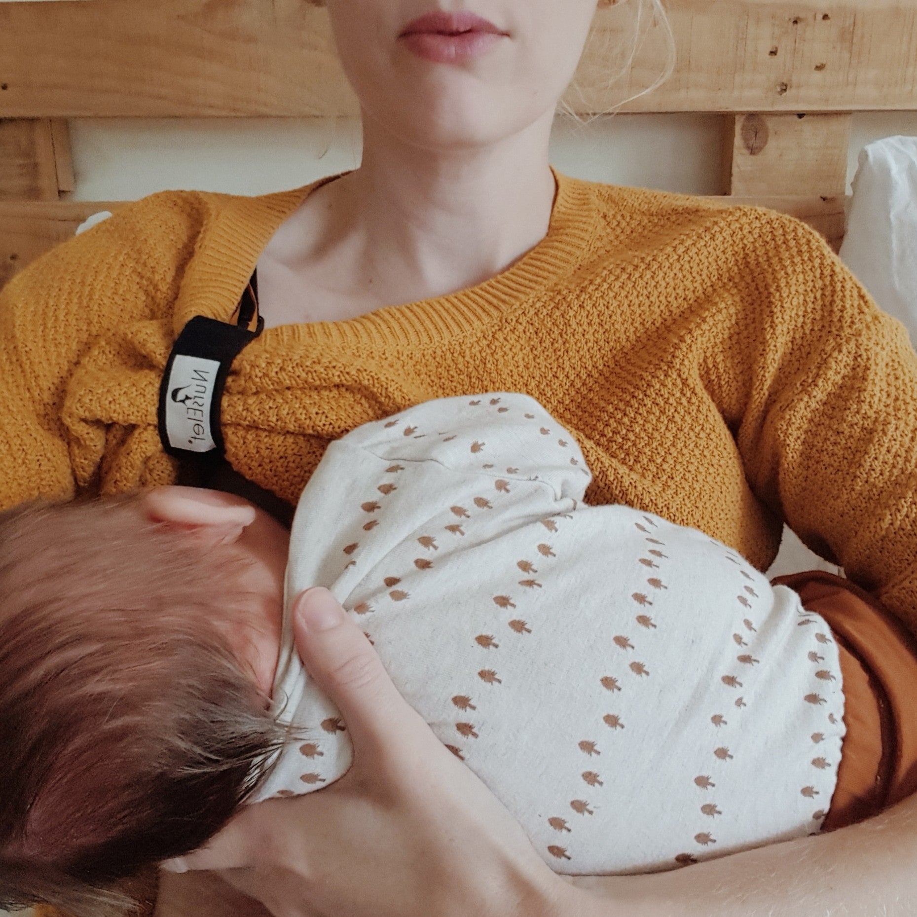 Breastfeeding Bracelet Nurselet - Sweet Dreams lifestyle